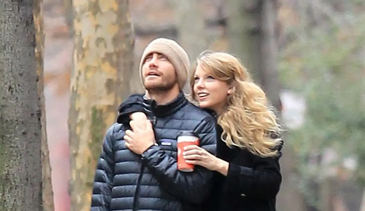 Taylor kembali menjalin kasih dengan pemeran dalam film Prince of Persia: The Sands of Time, Jake Gyllenhaal. Hubungannya dengan pemeran Dastan itu, mulai Oktober 2010 hingga Januari 2011. Perbedaan usia menjadi salah satu penyebabnya. (Istimewa)