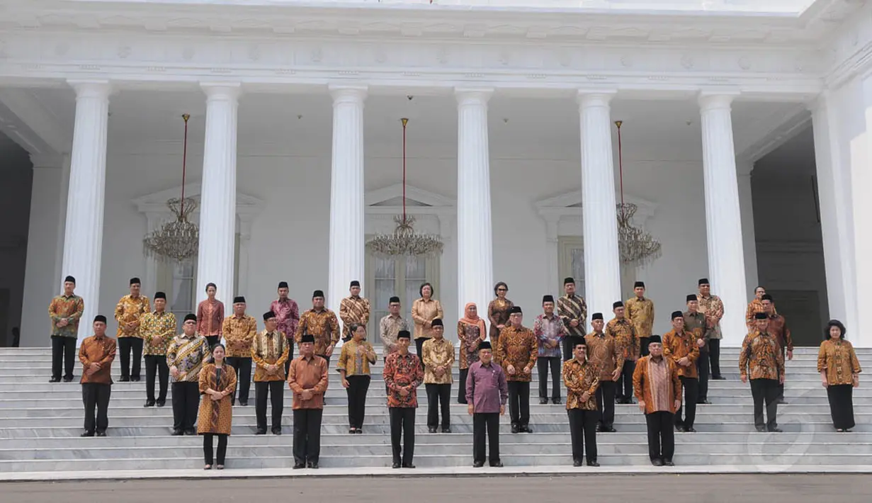 Usai dilantik pada 20 Oktober 2014, Presiden Jokowi mengumumkan susunan kabinetnya yang diberi nama Kabinet Kerja dan dilantik pada 27 Oktober. (Liputan6.com/Herman Zakharia)