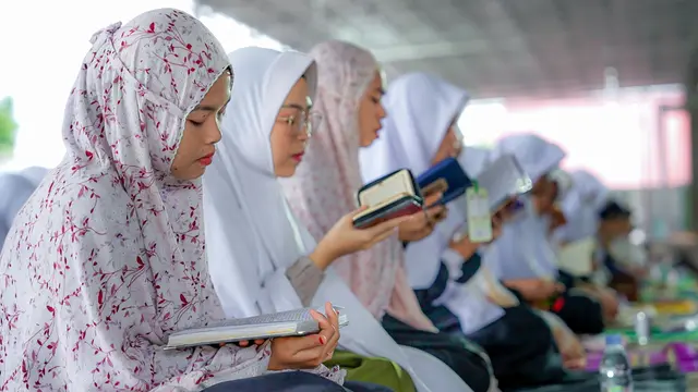 Khataman Al-Qur'an Ponpes NW melibatkan 100 ribu santri di dalam dan luar negeri. (Foto: Liputan6.com/PBNW)