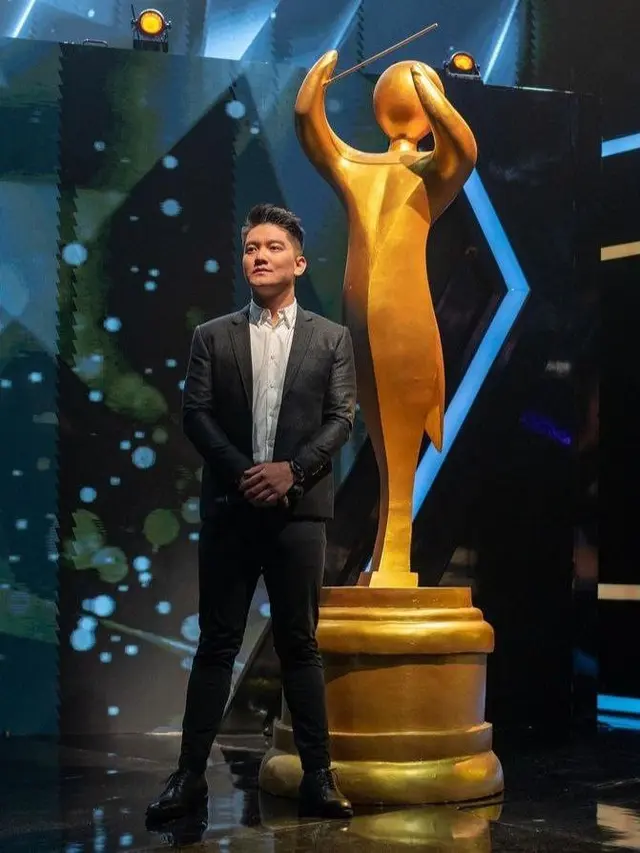 Boy William jadi presenter AMI Awards 2021