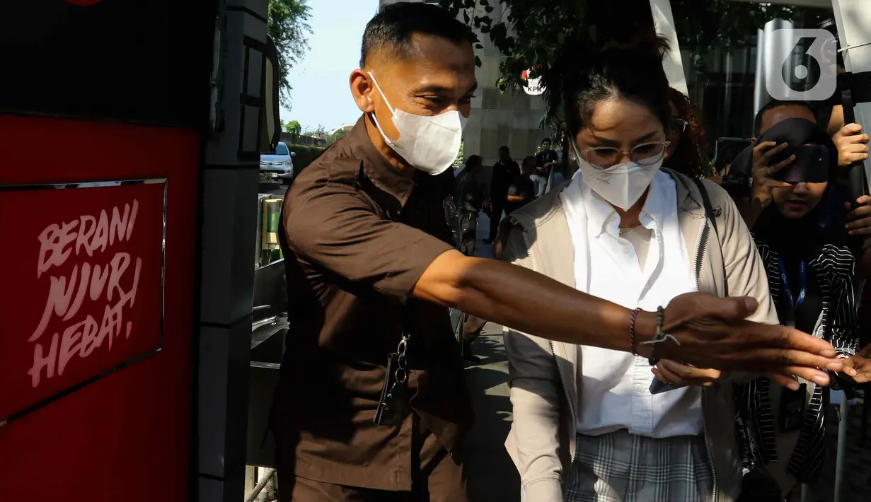 Windy dicekal setelah dirinya ditetapkan sebagai tersangka kasus dugaan TPPU bersama Panitera Pengadilan Tinggi (MA) nonaktif Hasbi Hasan.  (Liputan6.com/Herman Zakharia)