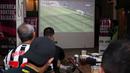 <p>Tayangan layar pertandingan Newcastle United melawan Brighton saat Roaring Night Liga Inggris 2023/2024 di Triboon Kemang, Jakarta Selatan, Sabtu (11/05/2024). (Bola.com/Abdul Aziz)</p>