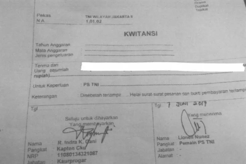Ilustrasi - Bukti pembayaran gaji pemain PS TNI, Lionel Nunez. (Bola.com/Istimewa)