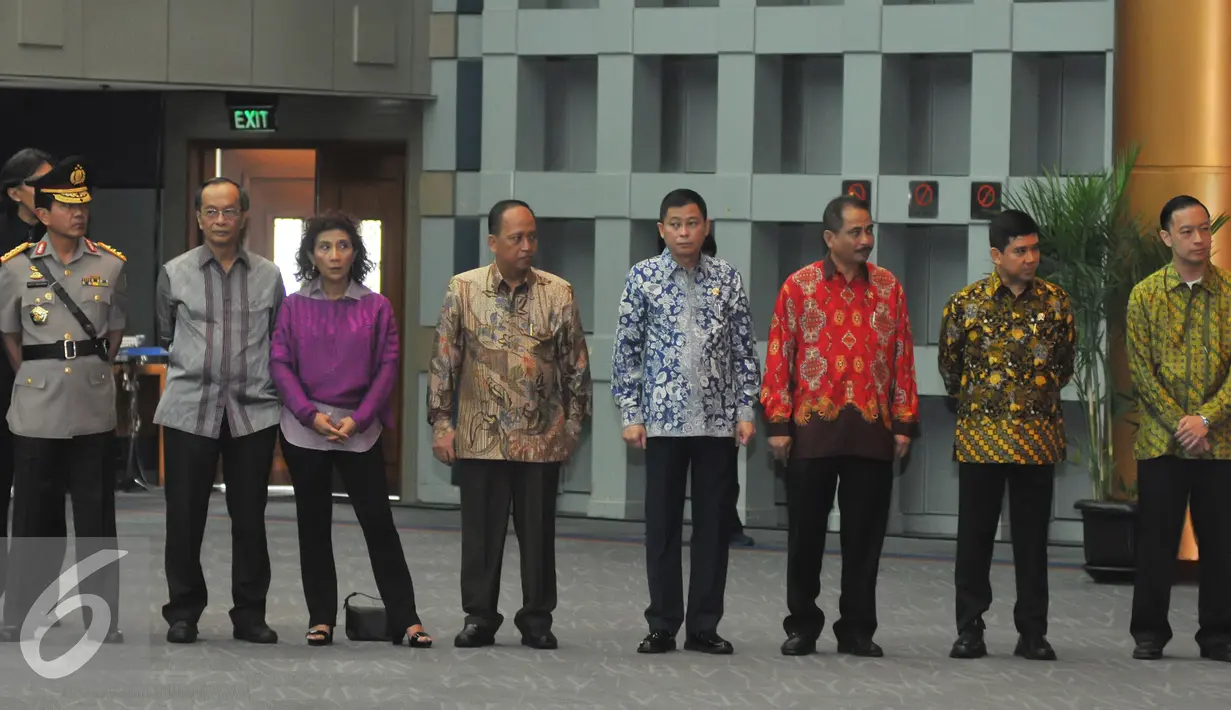 Sejumlah menteri kabinet kerja saat menghadiri acara sertijab menteri di gedung BPPT, Jakarta, Kamis (13/8/15). Rizal resmi menggantikan Indroyono Soesilo sebagai Menko Kemaritiman. (Liputan6.com/Herman Zakharia)