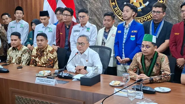 Menko Bidang Pangan, Zulkifli Hasan di Kantor Kemenko Pangan, Selasa (7/4/2026). (Foto: Liputan6.com/Arief RH)