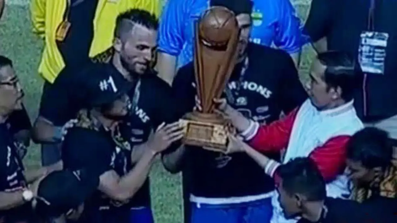Kemenangan Persib Bandung hingga Desa Perajin Wayang