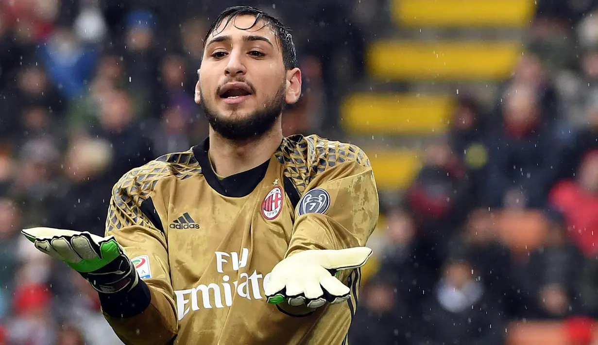 6. Gianluigi Donnarumma (AC Milan) - Italia tidak perlu kuatir jika Gianluigi Buffon pensiun, karena mereka sudah memiliki penggantinya. Kiper 17 tahun ini diyakini akan menjadi suksesor Buffon di bawah mistar Timnas Italia. (EPA/Daniel Dal Zennaro) 