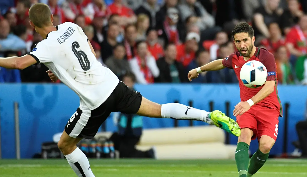 Portugal memang hanya bermain imbang 0-0 melawan Austria, tapi Joao Moutinho pantas menjadi bintang. Dia melepaskan 82% umpan berhasil dan menciptakan satu peluang. (AFP/Lionel Bonaventure)