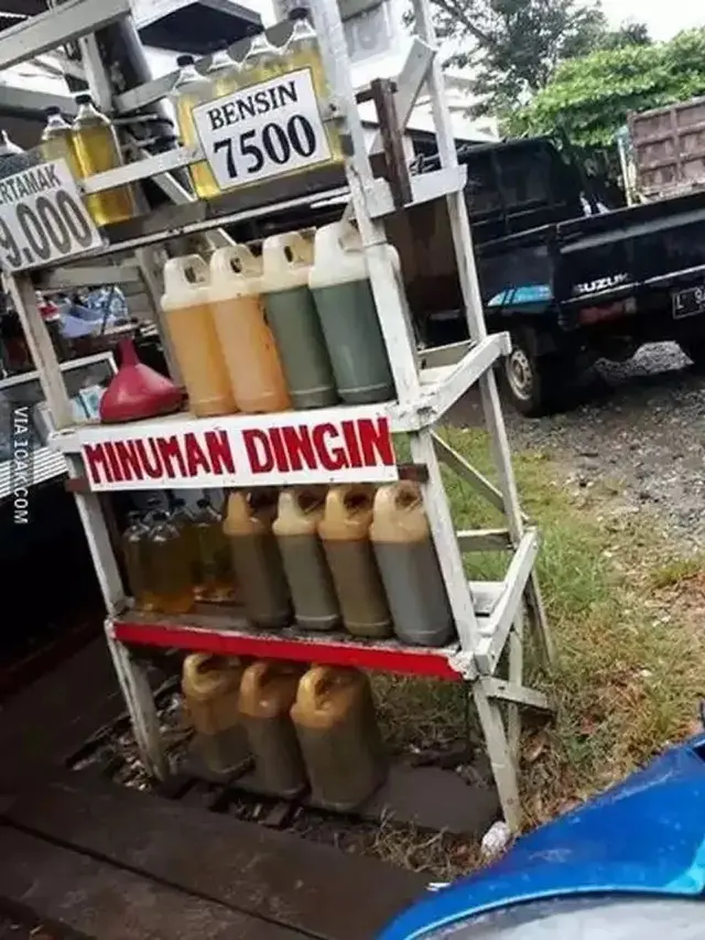 Kumpulan Potret Lucu Pedagang Bensin Eceran yang Bikin Senyum-Senyum Sendiri (ist)