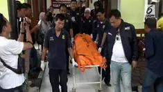 Seorang penumpang wanita disekap dan hampir diperkosa di dalam taksi online yang dipesannya. Polisi berhasil menangkap dan menembak mati driver yang juga otak pelaku perampokan tersebut.
