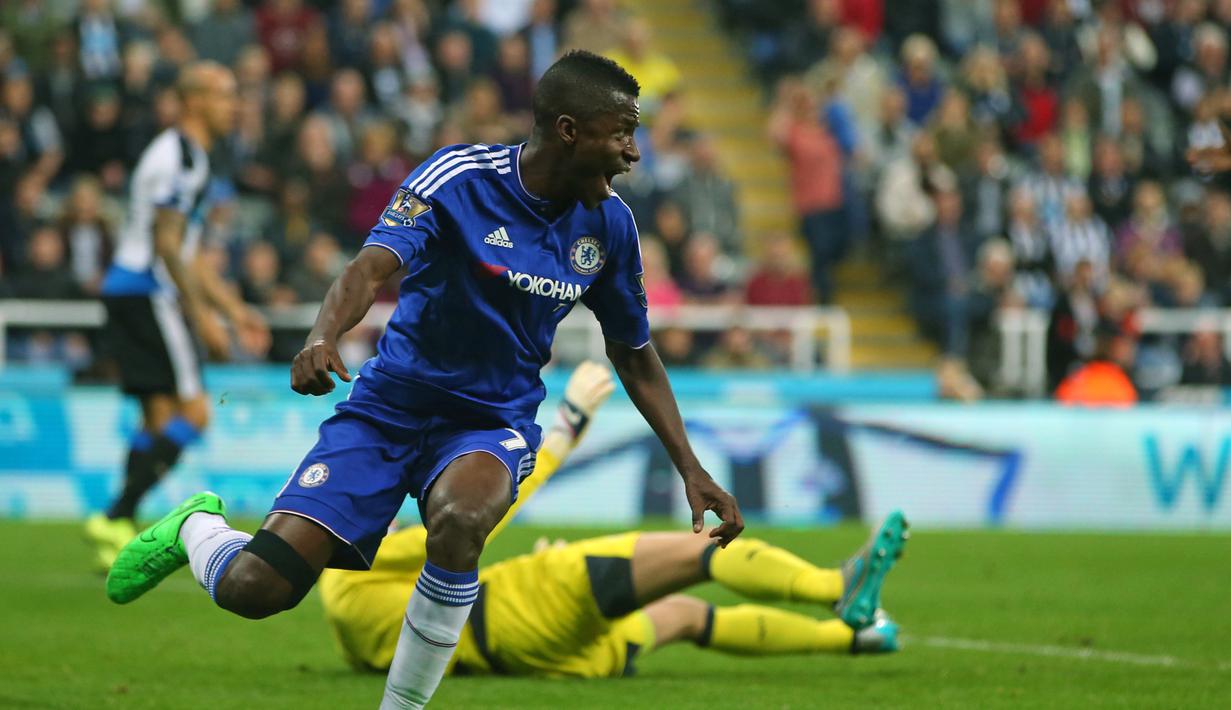 4. Ramires - Pemain yang berperan besar membawa Chelsea menjuarai gelar Liga Champions. Saat ini Ramires bermain bersama Jiangsu Suning dan sudah mencetak 17 gol dalam 71 pertandingan. (AFP/Ian Macnicol)