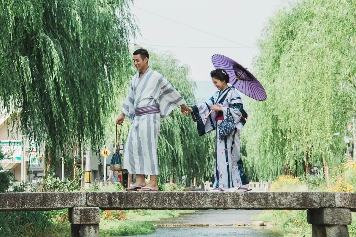 Momen bulan madu Putri Titian dan Junior Liem. (Foto: Instagram/putrititian)