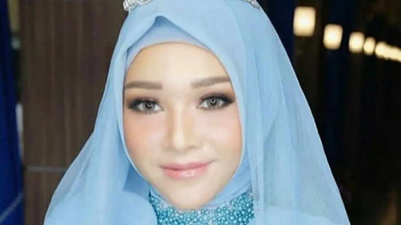 Potret Maia Estianty dalam balutan hijab