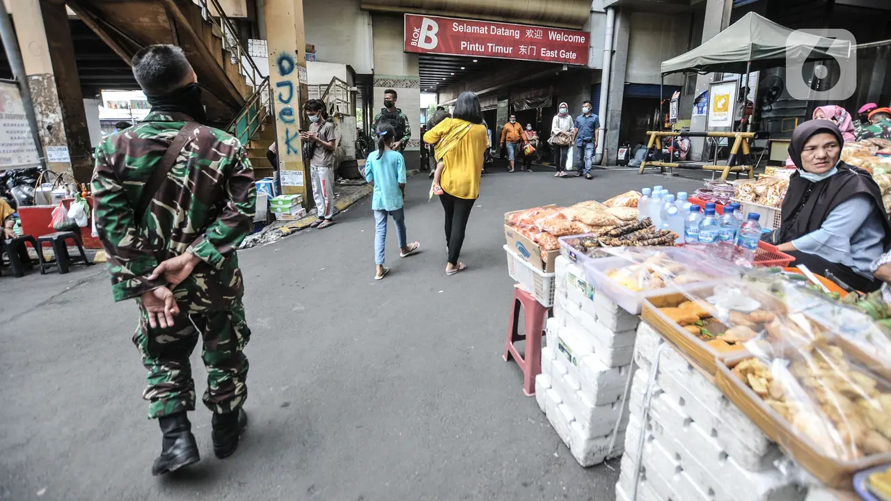 TNI-Polri Jaga Ketat Pasar Tanah Abang