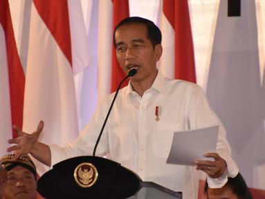 Presiden Joko Widodo memberi sambutan dalam Sarasehan Pengelolaan Dana Desa se-Jawa Tengah Tahun 2019 di Gedung PRPP Semarang, Kamis (22/11). Jokowi memberikan pengarahan tentang pembangunan desa. (Liputan6.com/Gholib)