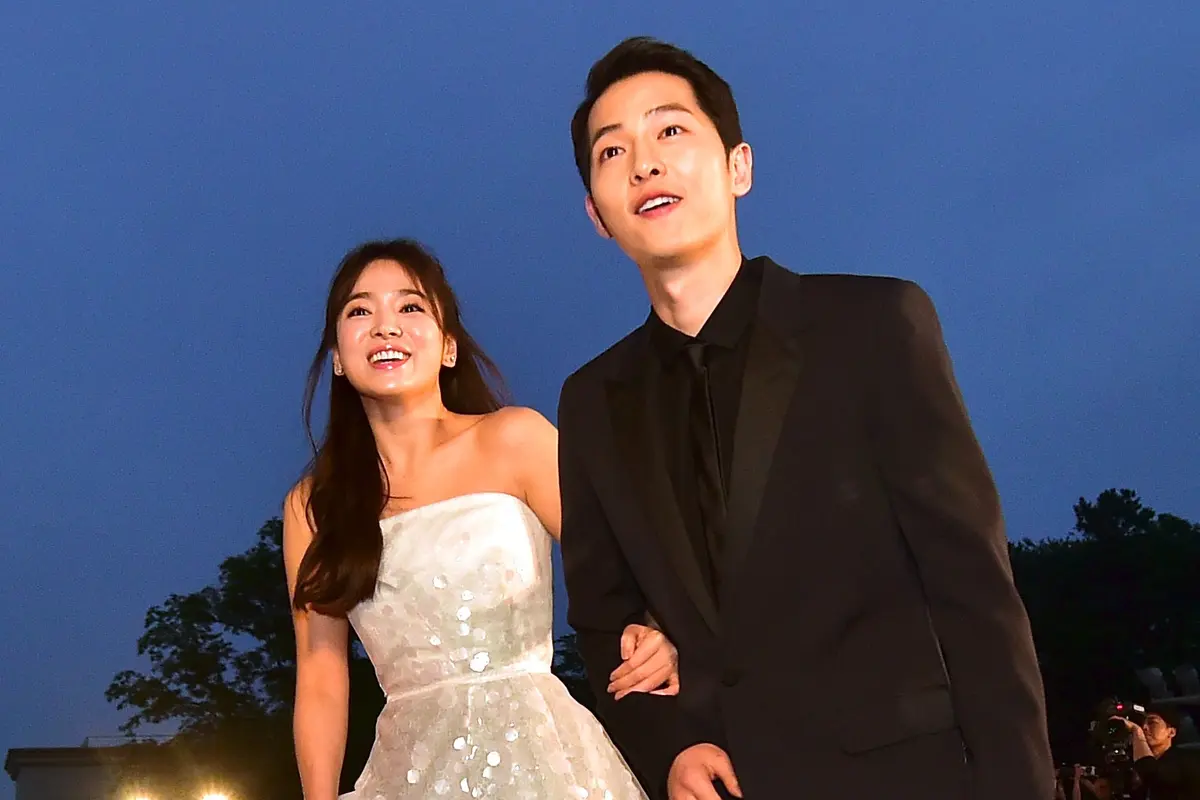 [Bintang] 4 Bulan Menikah, Song Hye Kyo dan Song Joong Ki Didoakan Cepat Punya Momongan