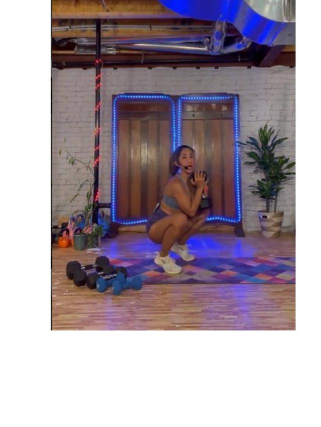 7 Potret Cut Memey saat Olahraga, Tetap Bugar di Usia 41 Tahun