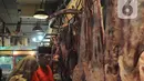 Salah satu yang mengalami kenaikan jelang Ramadan adalah harga daging sapi. (merdeka.com/Imam Buhori)