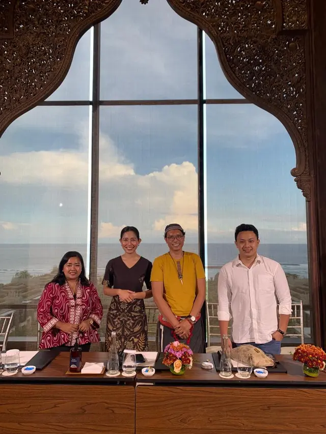 Suasana konferensi pers virtual pergelaran mode bersama Dwi Iskandar di The Apurva Kempinski Bali, Jumat (21/10/2022). (Foto: Dok. Publicom)