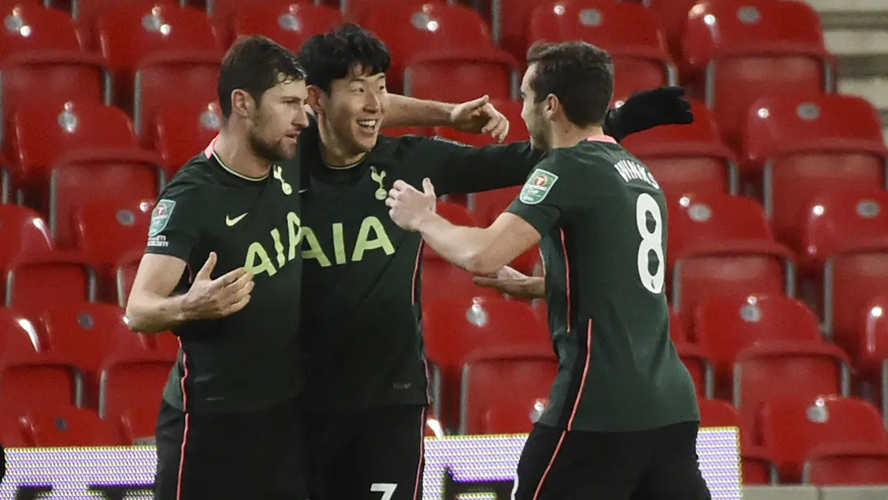 Foto Piala Liga Inggris: Spurs Gagalkan Hasrat Stoke Ikuti Jejak Brentford ke Semifinal