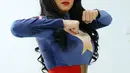 Dalam memerankan karakter superwoman, Julia Perez dituntut untuk memperagakan 16 gaya.(Galih W Satria/Bintang.com)