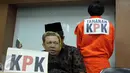 ICW menggelar aksi teatrikal sekaligus konferensi pers terkait hak angket KPK di Jakarta, Rabu (3/5). Hal itu dilakukan karena Wakil Ketua DPR, Fahri Hamzah dianggap menghalangi kasus e-KTP lewat persetujuan angket KPK. (Liputan6.com/Johan Tallo)