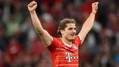 Pemain Bayern Munchen, Marcel Sabitzer melakukan selebrasi setelah mencetak gol kelima timnya saat laga lanjutan Liga Jerman 2022/2023 melawan SC Freiburg di Allianz Arena, 16 Oktober 2022. Sabitzer menjadi rekrutan baru Manchester United yang berstatus sebagai pemain pinjaman pada 1 Ferbruari 2023. Ia rencananya didapuk untuk menggantikan Cristian Eriksen yang tengah didera cedera panjang. (AFP/Christof Stache)