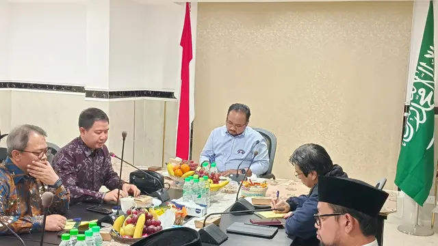 Menag Yaqut Cholil Qoumas memimpin rapat koordinasi dengan Panitia Penyelenggara Ibadah Haji (PPIH) 2023