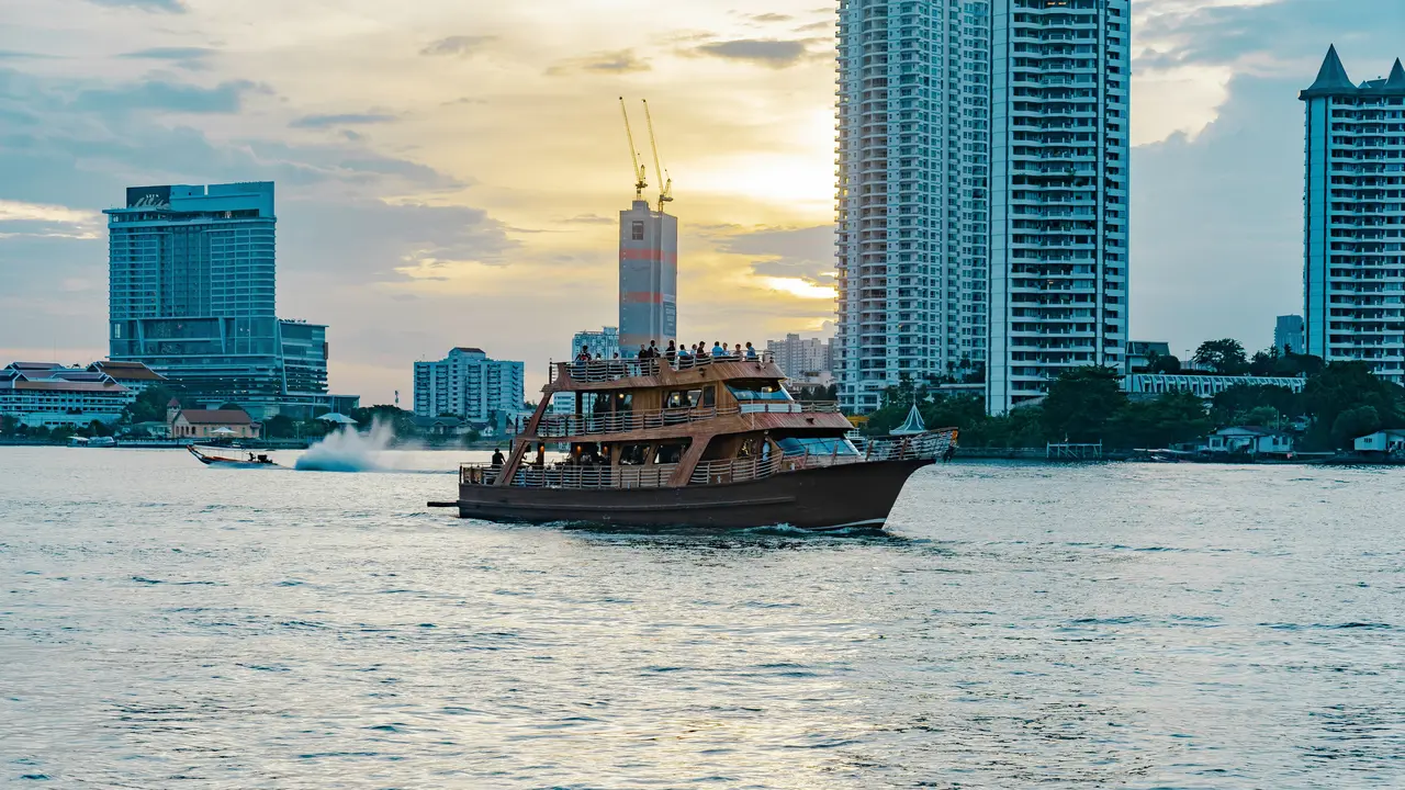 Kapal Penyeberangan Chao Phraya Thailand Terancam Berhenti Beroperasi Buntut Perang Iran