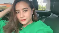 Pada 2015 Prilly harus menghadapi dengan seseorang yang menyebarkan fitnah berlebihan terhadapnya. Seseorang yang tidak bertanggung jawab itu mengedit foto-foto yang kala itu memperlihatkan Prilly tidak mengenakan pakian. (Liputan6.com/IG/@prillylatuconsina96)