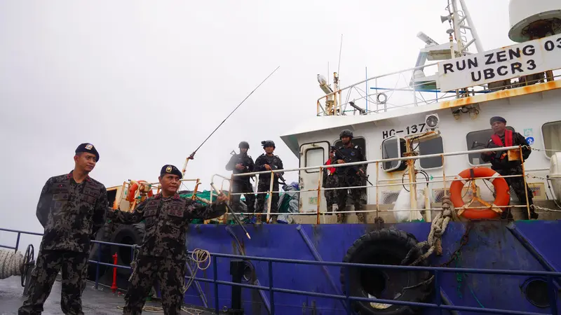 Kementerian Kelautan dan Perikanan (KKP) berhasil menangkap kapal ikan asing di WPPNRI 71 perairan Arafura. Kapal ikan asing ini diketahui sudah buron sedikitnya dalam satu bulan terakhir.