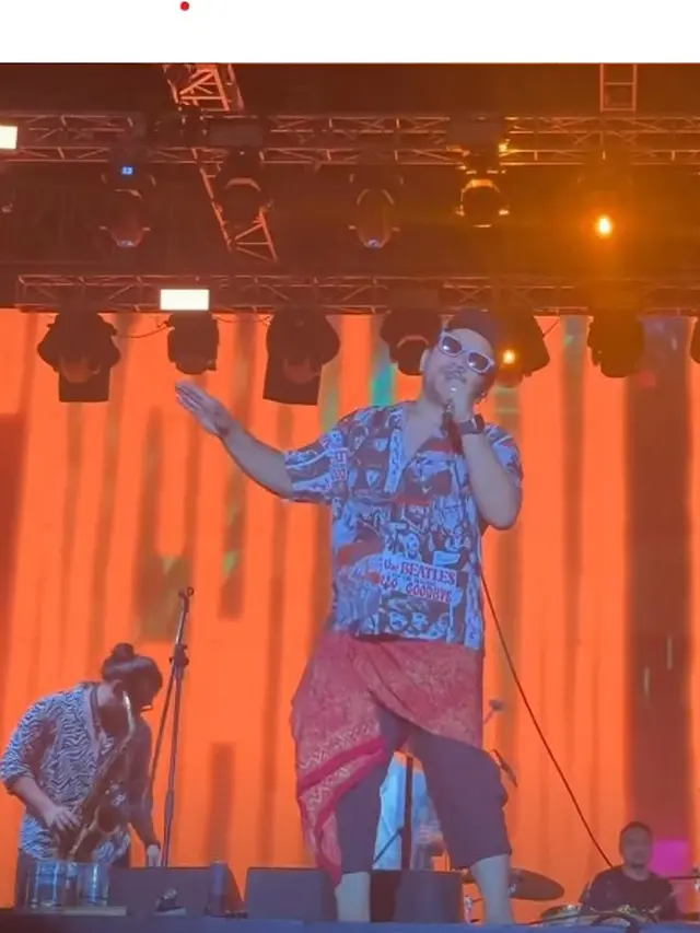 Tompi di Panggung Titik Kumpul Fest 2024. [Foto: Lanny Kusuma/Fimela]