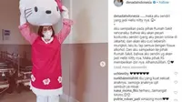 Demi mewujudkan keinganan Shakira, Denada mau berada di balik kostum Hello Kitty. (Foto: Instagram @denadaindonesia)