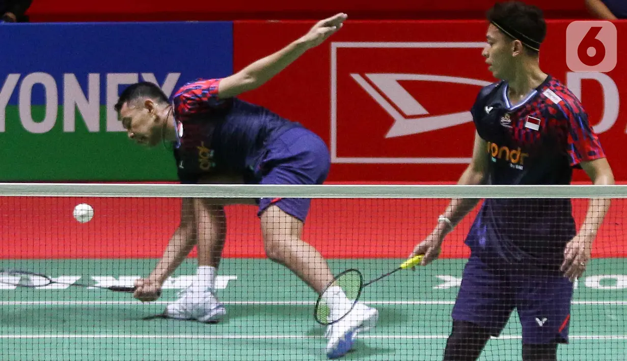 Fajar/Rian berhasil menumbangkan perlawanan Kittinupong Kedren/Dechapol Puavaranukroh dua game langsung 21-14, 24-22. (Liputan6.com/Herman Zakharia)