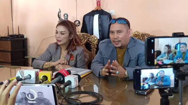 Mantan kuasa hukum Cynthiara Alona merasa tak terima dengan tudingan tersebut.