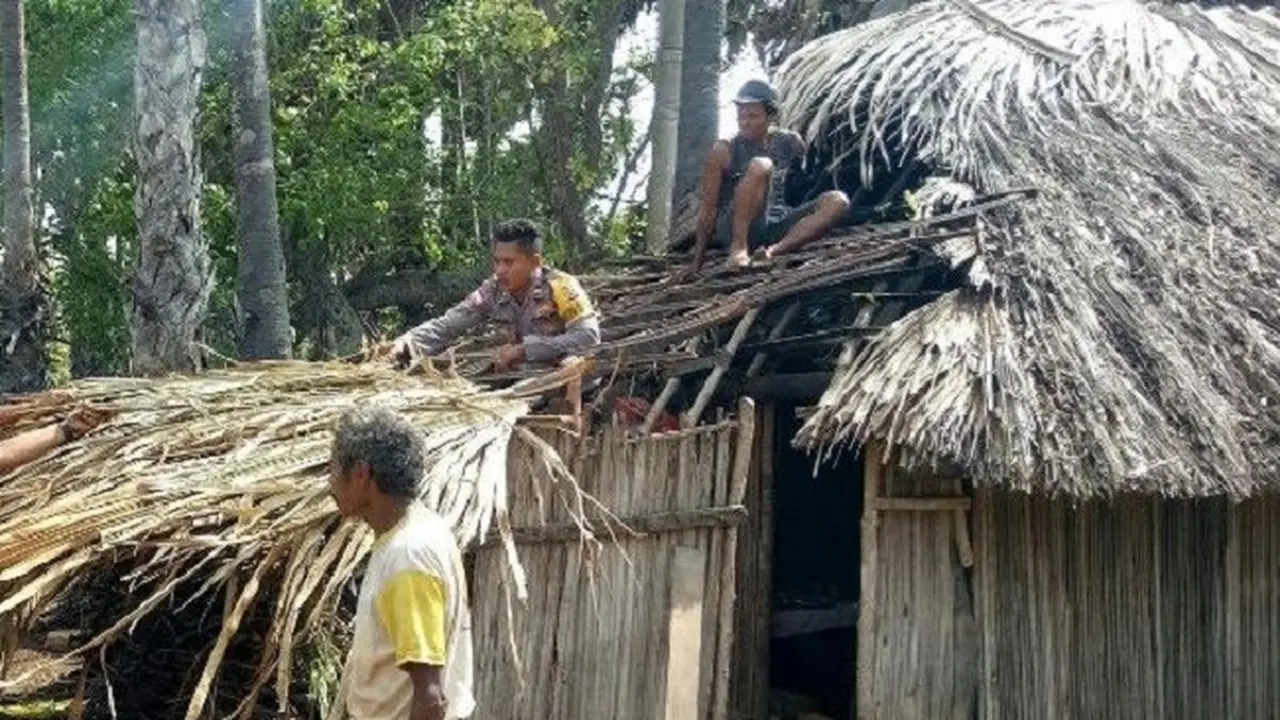Cerita Briptu Marsel Sisihkan Gaji demi Bangun Rumah Janda Miskin