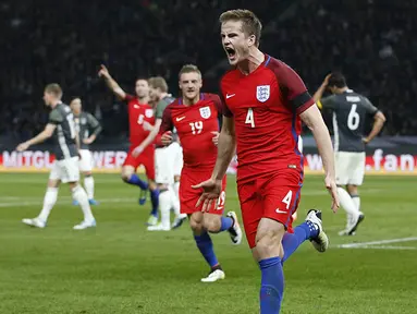 Bek Inggris, Eric Dier, merayakan gol kemenangan yang dicetaknya ke gawang Jerman pada laga persahabatan di Olympiastadion, Berlin, Sabtu (26/3/2016). Jerman takluk 2-3 dari Inggris. (Action Images via Reuters/Carl Recine)