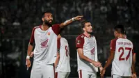 Bek PSM, Yuran Fernandes, saat bertanding melawan Arema FC dalam lanjutan BRI Liga 1 2022/2023, Sabtu (20/8/2022). (Bola.com/Iwan Setiawan)