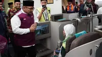 Menteri Agama Yaqut Cholil Qoumas melepas keberangkatan 388 jemaah haji kelompok terbang (kloter) pertama Embarkasi Jakarta - Pondok Gede (JKG-01) di Bandara Soekarno-Hatta (Soetta), pada Minggu (12/5/2024) dini hari. (Ist).