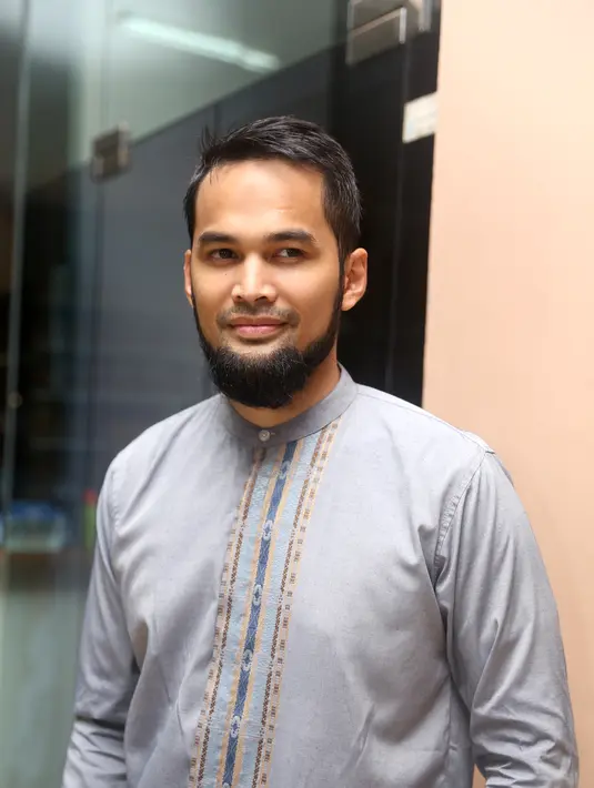 Baru-baru ini Teuku Wisnu dan sang istri melakukan ibadah Umroh, foto-foto keberadaan mereka di kota suci Mekkah itu diunggah oleh pasangan suami istri ini di akun instagram miliknya. (Andy Masela/Bintang.com)