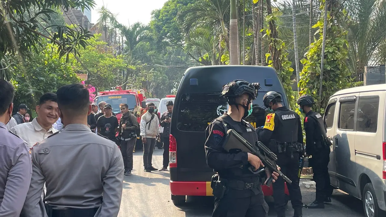 Tim gegana diterjunkan ke lokasi ledakan di sekitar Taman Tangkuban Perahu, Guntur, Setiabudi, Jakarta Selatan, Rabu, (18/10/2023).