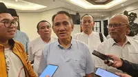 Ketua Bappilu Partai Demokrat, Andi Arief usai bertemu dengan sejumlah kader Demokrat di kawasan Cinere, Kota Depok. (Liputan6.com/Dicky Agung Prihanto)