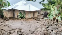 Hujan deras yang mengguyur sejak Senin (22/6/2020) pagi, menyebabkan banjir dan longsor menerjang 5 kecamatan di Kabupaten Agam, Sumatera Barat.