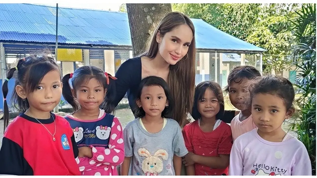 7 Potret Sekolah yang Dibangun Cinta Laura, Terletak di Pedalaman Gunung Salak