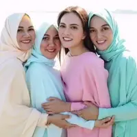 Shandy Aulia harmonis dengan ketiga kakaknya yang muslim (Instagram/@shandyaulia)