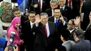  Presiden RI ke-6 sekaligus Chair of Global Green Growth Institute Susilo Bambang Yudhoyono  melambaikan tangan usai berpidato di Konferensi Parlemen Asia Afrika, Jakarta, Kamis (23/04/2015). (Liputan6.com/Andrian M Tunay)