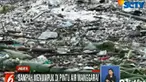 Sampah-sampah ini terbawa arus melalui luapan Sungai Ciliwung setelah hujan deras yang mengguyur kawasan hulunya di Bogor.
