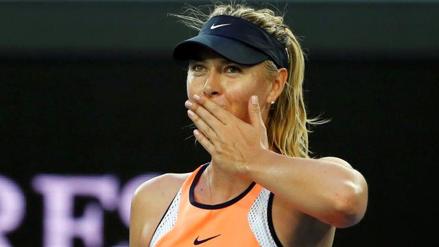 Fan Ini Berhasil Mencium Si Cantik Maria Sharapova Ragam Bola Com