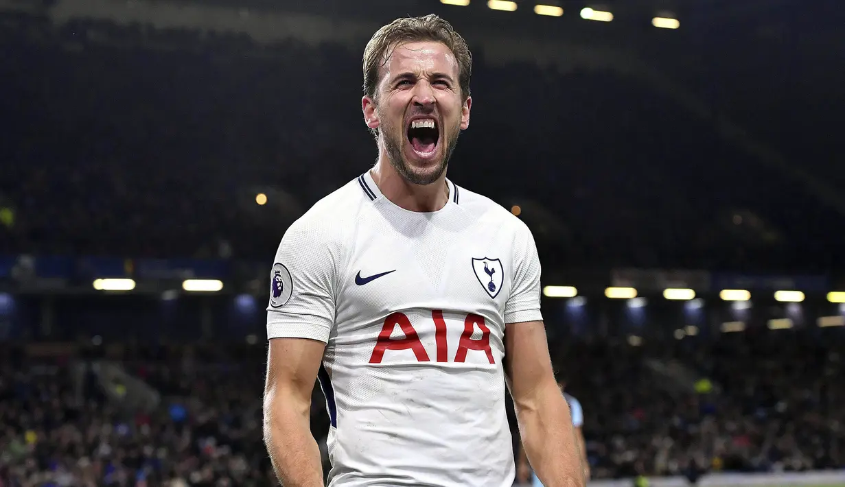 1. Harry Kane (Tottenham Hotspur) - Ketajaman pemain berbandrol 108 Juta Poundsterling itu memang tak perlu diragukan lagi. Kane adalah salah satu striker paling komplit yang bisa diandalkan Jose Mourinho untuk membawa Lilywhites berjaya. (AP/Anthony Devlin)