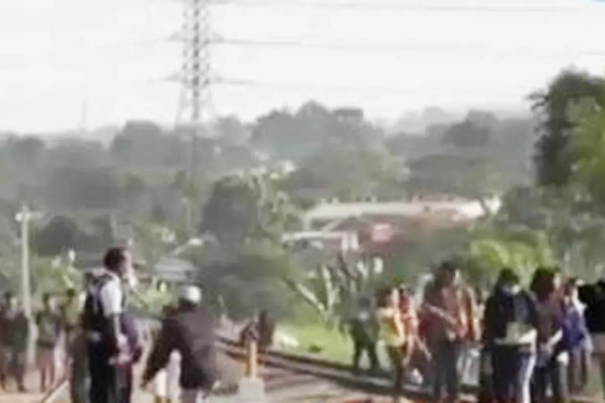 Protes Warga Warnai Pembongkaran Lahan PT KAI di Bandung